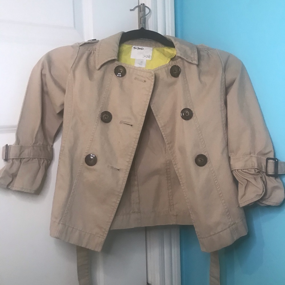 adorable khaki jacket with tortoise shell details!
